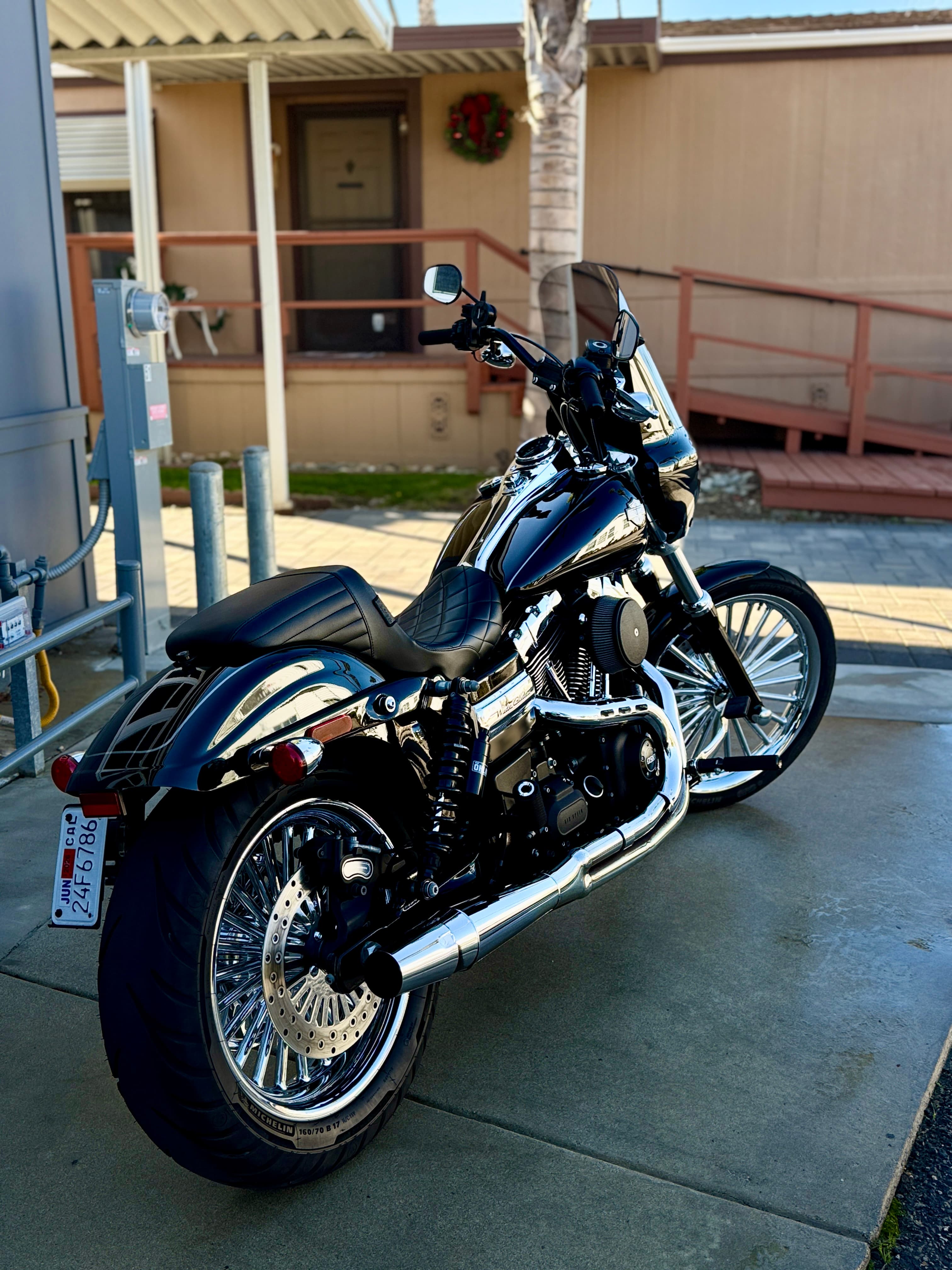 Black Harley Dyna – rear view