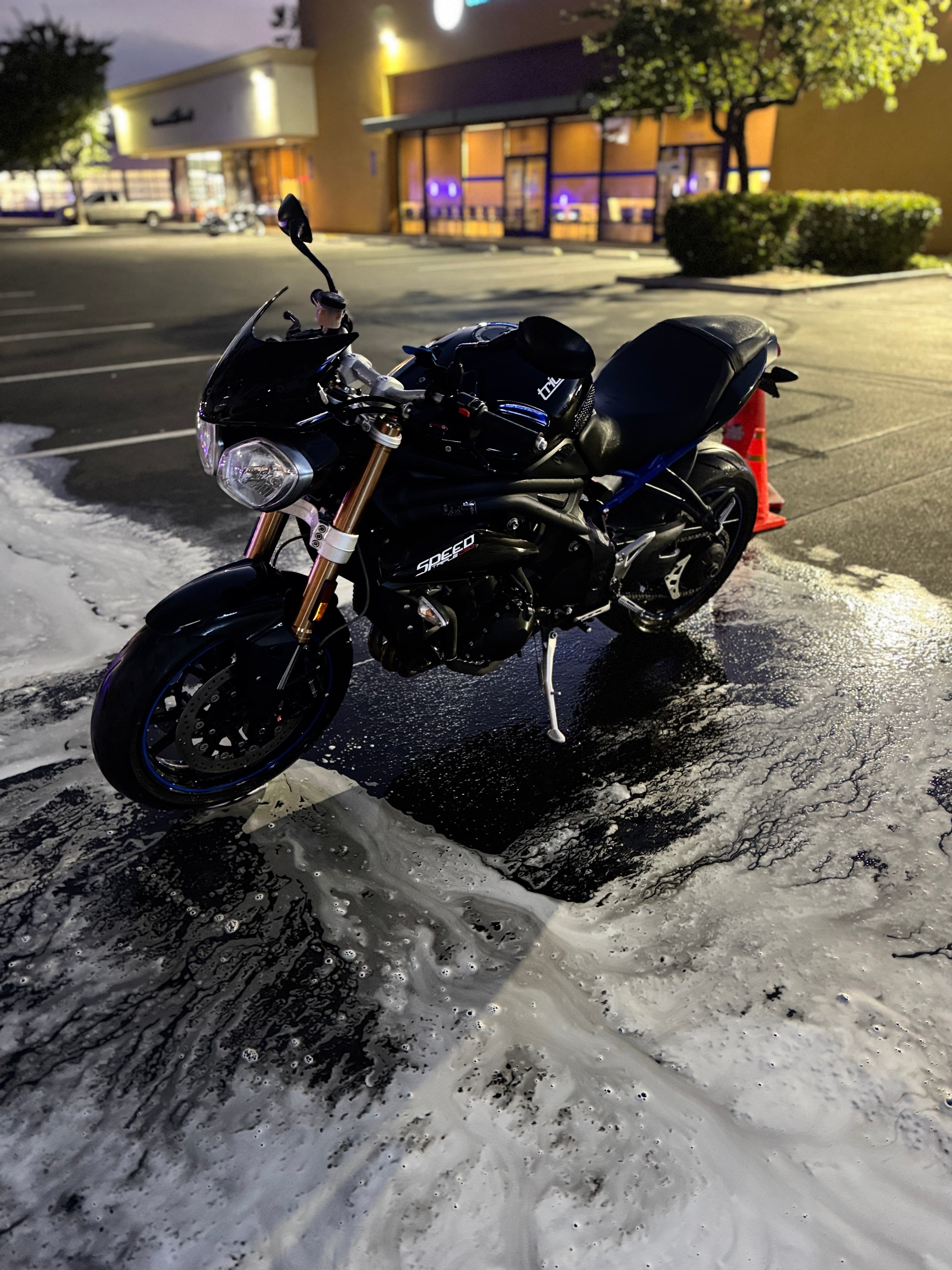 Black Triumph Speed Triple detail