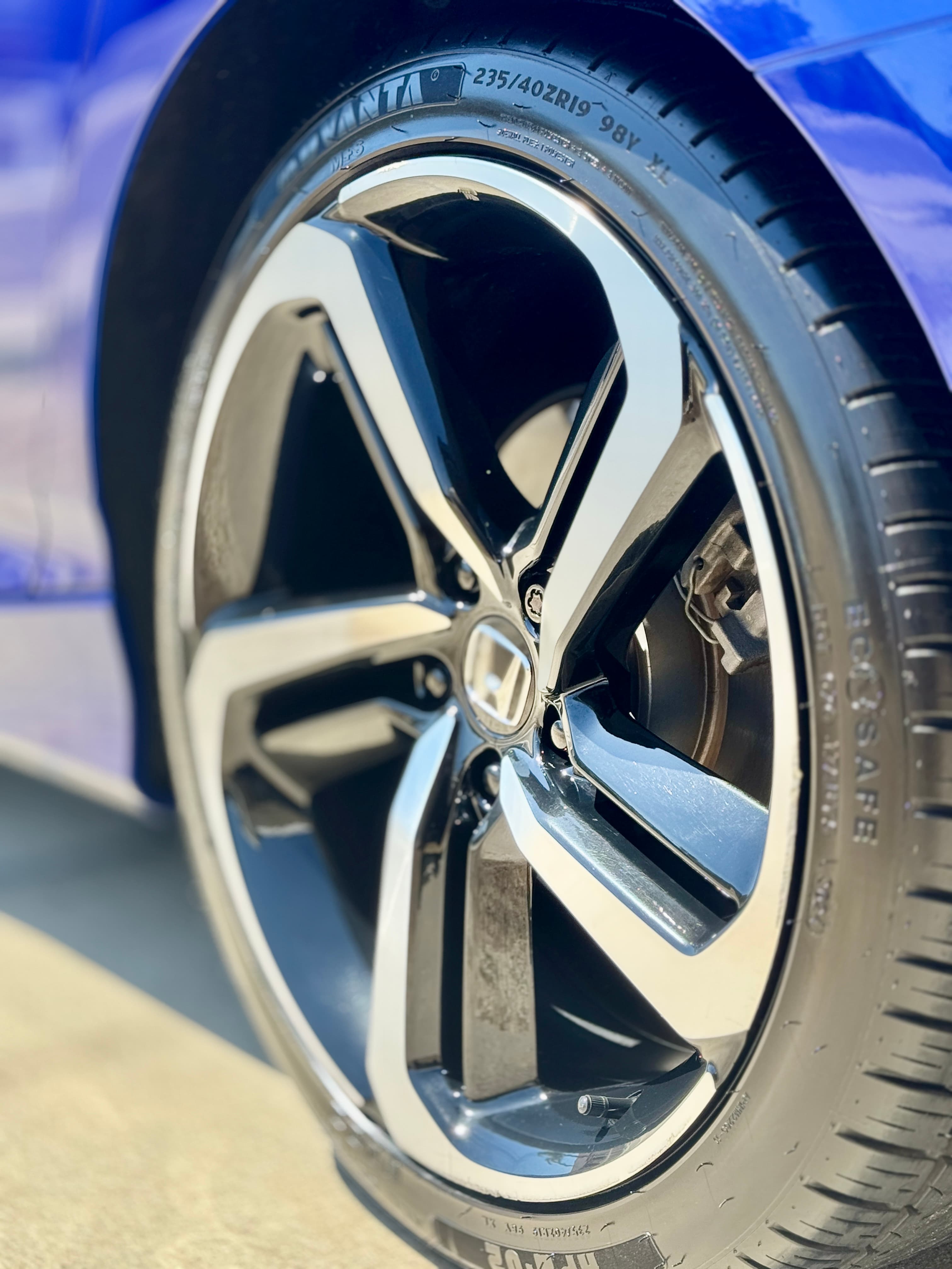 Blue Honda Accord 19-inch alloy wheel detail