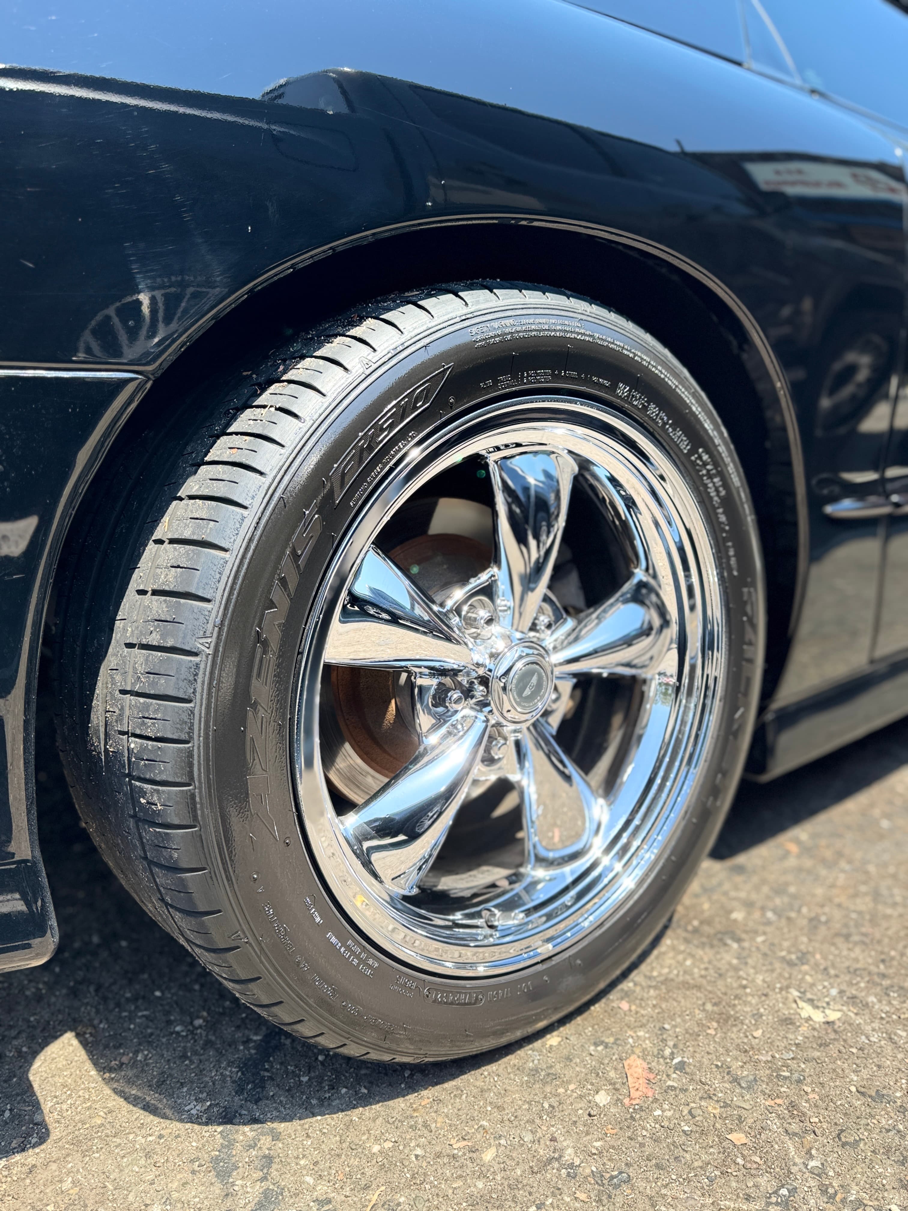 Chrome 5-spoke muscle car wheel polish