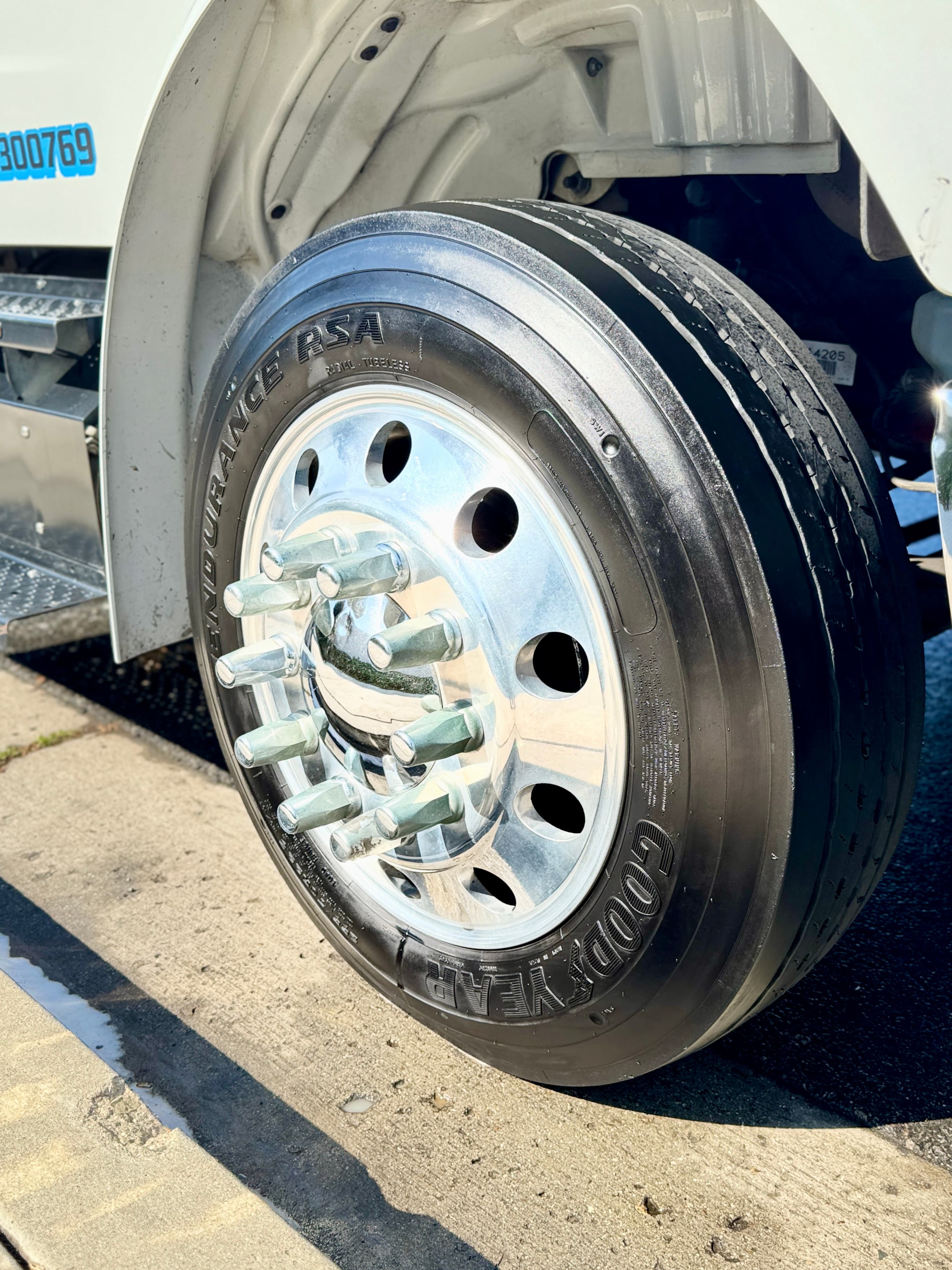 Commercial truck polished aluminum wheel